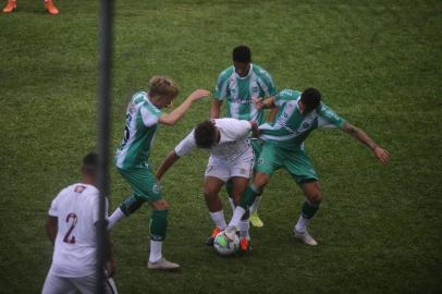  FLORES DA CUNHA, RS, BRASIL, 17/12/2020 - Juventude e Fluminense  se enfrentam as 15 horas no estádio Homero Soldatelli, pelo campeonato brasileiro de aspirantes. (Marcelo Casagrande/Agência RBS)<!-- NICAID(14670878) -->