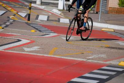 Porto Alegre, RS - 14/07/2020 - Ciclovia da Avenida Aureliano Figueiredo Pinto . Foto: Anselmo Cunha/PMPA<!-- NICAID(14686324) -->