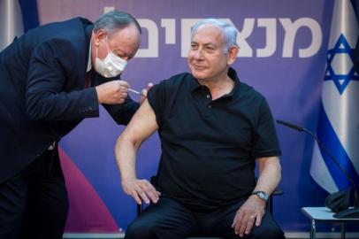 Israeli Prime Minister Minister Benjamin Netanyahu receives the second dose of the coronavirus disease (COVID-19) vaccine at Sheba Medical Center in Ramat Gan, near the coastal city of Tel Aviv, on January 9, 2021. (Photo by Miriam ALSTER / POOL / AFP)<!-- NICAID(14687188) -->