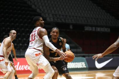 Caxias do Sul Basquete x Mogi das Cruzes, pelo NBB, no Ginásio Wlamir Marques, em São Paulo.<!-- NICAID(14687301) -->