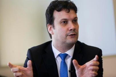  PORTO ALEGRE, RS, BRASIL, 07-10-2019: O secretário do Meio Ambiente e Infraestrutura do Rio Grande do Sul, Artur Lemos Júnior, concede entrevista sobre o novo código ambiental na sede da Sema, na região central. (Foto: Mateus Bruxel / Agência RBS)Indexador: Mateus Bruxel<!-- NICAID(14279840) -->