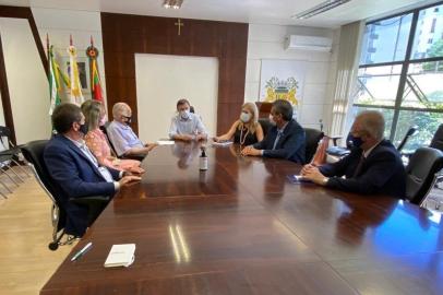 Presidência da CIC cumpre agenda de visita oficial à nova gestão municipal. Estiveram em audiência com o prefeito Adiló Didomenico, com a vice-prefeita, Paula Ioris, e com o presidente do Conselho de Governança, o ex-prefeito Mansueto Serafini.<!-- NICAID(14687644) -->