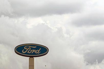  View of the US automaker Ford plant in Sao Bernardo do Campo in Sao Paulo, Brazil on February 20, 2019. - The company announced it was pulling out of the commercial heavy truck business in South America, closing its plant in Brazil -which employs 2,800 workers and has been operating for half a century. (Photo by Miguel SCHINCARIOL / AFP)Editoria: FINLocal: São Bernardo do CampoIndexador: MIGUEL SCHINCARIOLSecao: road transportFonte: AFPFotógrafo: STR<!-- NICAID(14687992) -->