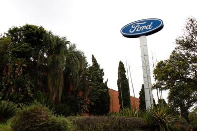  Partial view of the US automaker Ford plant in Sao Bernardo do Campo in Sao Paulo, Brazil on February 20, 2019. - The company announced it was pulling out of the commercial heavy truck business in South America, closing its plant in Brazil -which employs 2,800 workers and has been operating for half a century. (Photo by Miguel SCHINCARIOL / AFP)Editoria: FINLocal: São Bernardo do CampoIndexador: MIGUEL SCHINCARIOLSecao: road transportFonte: AFPFotógrafo: STR<!-- NICAID(14687994) -->