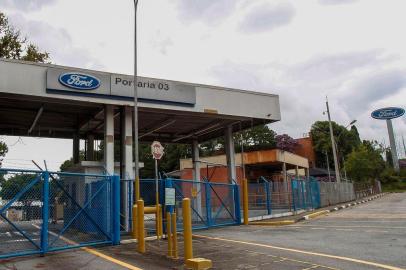  View of the US automaker Ford plant in Sao Bernardo do Campo in Sao Paulo, Brazil on February 20, 2019. - The company announced it was pulling out of the commercial heavy truck business in South America, closing its plant in Brazil -which employs 2,800 workers and has been operating for half a century. (Photo by Miguel SCHINCARIOL / AFP)Editoria: FINLocal: São Bernardo do CampoIndexador: MIGUEL SCHINCARIOLSecao: road transportFonte: AFPFotógrafo: STR<!-- NICAID(14687996) -->