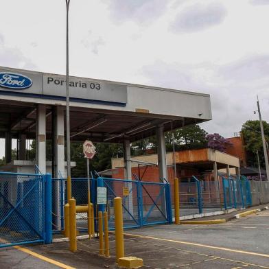  View of the US automaker Ford plant in Sao Bernardo do Campo in Sao Paulo, Brazil on February 20, 2019. - The company announced it was pulling out of the commercial heavy truck business in South America, closing its plant in Brazil -which employs 2,800 workers and has been operating for half a century. (Photo by Miguel SCHINCARIOL / AFP)Editoria: FINLocal: São Bernardo do CampoIndexador: MIGUEL SCHINCARIOLSecao: road transportFonte: AFPFotógrafo: STR<!-- NICAID(14687996) -->