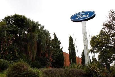  Partial view of the US automaker Ford plant in Sao Bernardo do Campo in Sao Paulo, Brazil on February 20, 2019. - The company announced it was pulling out of the commercial heavy truck business in South America, closing its plant in Brazil -which employs 2,800 workers and has been operating for half a century. (Photo by Miguel SCHINCARIOL / AFP)Editoria: FINLocal: São Bernardo do CampoIndexador: MIGUEL SCHINCARIOLSecao: road transportFonte: AFPFotógrafo: STR<!-- NICAID(14687994) -->