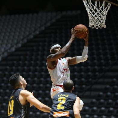 Caxias do Sul Basquete x Mogi das Cruzes, pelo NBB, no Ginásio Wlamir Marques, em São Paulo.<!-- NICAID(14687305) -->