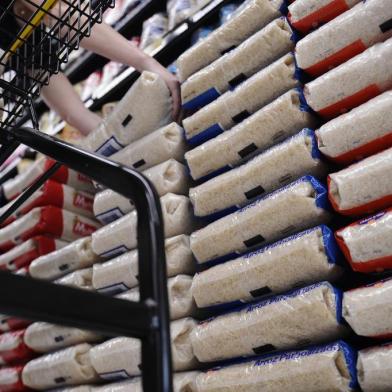  CAXIAS DO SUL, RS, BRASIL, 07/01/2021 - Oleo de soja e arroz foram os produtos das cesta básica quqe mais aumentaram de preço durante a pandemia do novo coronavírus. (Marcelo Casagrande/Agência RBS)<!-- NICAID(14685622) -->