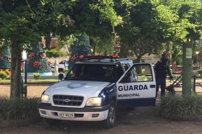 o efetivo que antes era focado apenas na proteção do patrimonio publico agora atua em pelo menos cinco operações na cidade./ desde a metade do ano passado a patrulha do interior tomou forma e na semana passada teve a primeira de 2021./ são ações contra perturbação do sossego e aglomerações./ em 2020 foram 2016 operações da guarda municipal./ o diretor da GM jeferson vargas, fala sobre as ações./ <!-- NICAID(14688435) -->