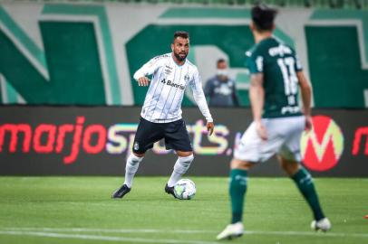 Gremio x PalmeirasRS - FUTEBOL/CAMPEONATO BRASILEIRO 2020 /GREMIO X PALMEIRAS - ESPORTES - Lance da partida entre Palmeiras e Gremio disputada na noite desta sexta-feira, na Allianz Arena, em Sao Paulo, em partida valida pela Campeonato Brasileiro 2020. FOTO: LUCAS UEBEL/GREMIO FBPAEditoria: SPOIndexador: Lucas UebelSecao: futebolFonte: Gremio.netFotógrafo: Gremio x Palmeiras<!-- NICAID(14691898) -->