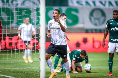 Gremio x PalmeirasRS - FUTEBOL/CAMPEONATO BRASILEIRO 2020 /GREMIO X PALMEIRAS - ESPORTES - Lance da partida entre Palmeiras e Gremio disputada na noite desta sexta-feira, na Allianz Arena, em Sao Paulo, em partida valida pela Campeonato Brasileiro 2020. FOTO: LUCAS UEBEL/GREMIO FBPAEditoria: SPOIndexador: Lucas UebelSecao: futebolFonte: Gremio.netFotógrafo: Gremio x Palmeiras<!-- NICAID(14691895) -->