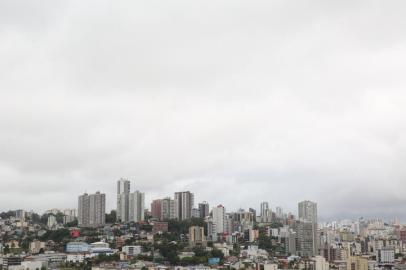 CAXIAS DOL SUL, RS, BRASIL (13/01/2021)Tempo fechado e possibilidade de chuva em Caxias do Sul. (Antonio Valiente/Agência RBS)<!-- NICAID(14689021) -->