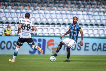 Gremio x CoritibaRS - FUTEBOL/CAMPEONATO BRASILEIRO 2020 /GREMIO X CORITIBA - ESPORTES - Lance da partida entre Gremio e Coritiba disputada na tarde deste domingo no Estadio Couto Pereira, em Curitiba, em partida valida pela Campeonato Brasileiro 2020. FOTO: LUCAS UEBEL/GREMIO FBPAEditoria: SPOIndexador: Lucas UebelSecao: futebolFonte: Gremio.netFotógrafo: Gremio x Coritiba<!-- NICAID(14703487) -->