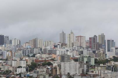 CAXIAS DOL SUL, RS, BRASIL (13/01/2021)Tempo fechado e possibilidade de chuva em Caxias do Sul. (Antonio Valiente/Agência RBS)<!-- NICAID(14689022) -->