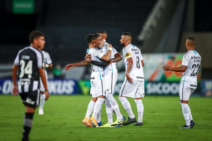 Grêmio goleia Botafogo, termina Brasileirão em quarto e agora seca o Goiás
