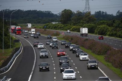 FREEWAY, RS, BRASIL - Movimentação nas estradas. (Foto: Félix Zucco/Agencia RBS)<!-- NICAID(14715734) -->