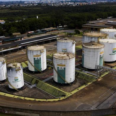 Centro de DistribuiÃ§Ã£o da Petrobras no SIA, Terminal Terrestre de BrasÃ­lia, onde se armazena e distribui produtos da companhia para os postos de combustÃ­veis do Distrito Federal. Centro de Distribuição da Petrobras no SIA, Terminal Terrestre de Brasília, onde se armazena e distribui produtos da companhia para os postos de combustíveis do Distrito Federal.Local: BrasÃ­liaIndexador: Marcello Casal JrAgÃªncia BrasilFotógrafo: Reporter Fotografico<!-- NICAID(14720681) -->