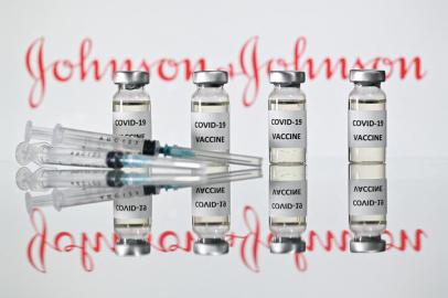 (FILES) A file photo taken on November 17, 2020 shows vials with Covid-19 Vaccine stickers attached and syringes with the logo of US pharmaceutical company Johnson & Johnson in London. - The US Food and Drug Administration (FDA) on February 27, 2021 issued emergency use authorization for the Johnson & Johnson Covid-19 vaccine. (Photo by JUSTIN TALLIS / AFP)<!-- NICAID(14724330) -->