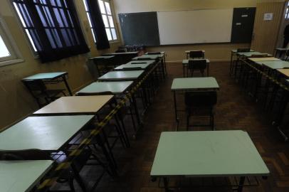 CAXIAS DO SUL, RS, BRASIL, 29/10/2020 - IEE Cristóvão de Mendoza retoma aulas presenciais, porém, prédio da escola tem diversos problemas como: cozinha que alaga, auditório interditado, piso desnivelado entre outros problemas estruturais. (Marcelo Casagrande/Agência RBS)<!-- NICAID(14629463) -->