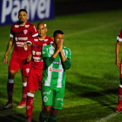 FLORES DA CUNHA, RS, BRASIL, 04/03/2021. Juventude x São Luiz, jogo válido pela segunda rodada da primeira fase do Campeonato Gaúcho 2021 (Gauchão 2021) e realizado no estádio Homero Soldatelli, em Flores da Cunha. (Porthus Junior/Agência RBS)<!-- NICAID(14728228) -->