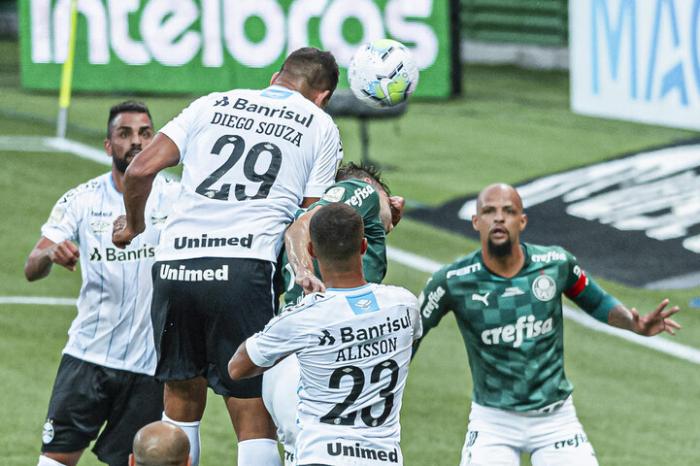 Grêmio acaba superado pelo Palmeiras no jogo de ida das quartas de