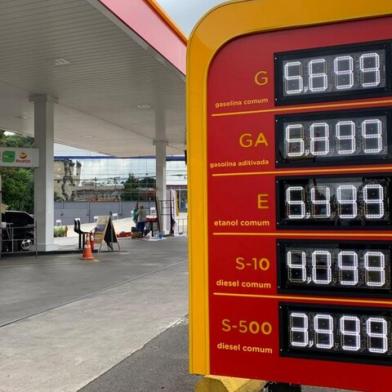 Preço da gasolina à vista chega a R$ 5,69 em Caxias. No prazo já tem postos cobrando R$ 6,09<!-- NICAID(14730136) -->