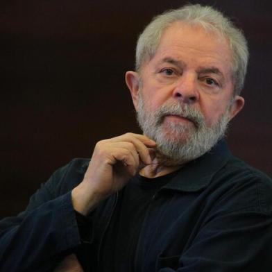 Fachin anula todas as condenações de Lula na Lava JatoSP - LAVA JATO/LULA/CONDENAÇÕES/ANULAÇÃO/ARQUIVO - POLÍTICA - Imagem do dia 07/11/2016 mostra o ex-presidente da República, Luiz Inácio Lula da Silva,   em reunião com bancadas do Partido dos Trabalhadores (PT) na Câmara e no Senado, em São   Paulo. O ministro Edson Fachin, do Supremo Tribunal Federal, declarou nesta segunda-  feira, 8 de março de 2021, a incompetência da 13ª Vara Federal de Curitiba para o   processo e julgamento das três ações da Operação Lava Jato contra o ex- presidente Luiz   Inácio Lula da Silva - tríplex do Guarujá, sítio de Atibaia e do Instituto Lula - ,   anulando as condenações do petista. O relator da operação no Supremo, determinou a   remessa dos autos dos processos à Justiça Federal do Distrito Federal.    07/11/2016 - Foto: SÉRGIO CASTRO/ESTADÃO CONTEÚDOEditoria: POLÍTICALocal: SÃO PAULOIndexador: SÉRGIO CASTROFonte: AGEFotógrafo: ESTADÃO CONTEÚDO<!-- NICAID(14730656) -->