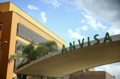 Fachada do edifÃ­cio sede da AgÃªncia Nacional de VigilÃ¢ncia SanitÃ¡ria (Anvisa).Fachada do edifício sede da Agência Nacional de Vigilância Sanitária (Anvisa).Local: BrasiliaIndexador: Marcelo Camargo/AgÃªncia BrasilFotógrafo: Reporter Fotografico<!-- NICAID(14641014) -->