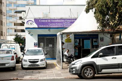 PORTO ALEGRE, RS, BRASIL - 15/03/2021 - Fachadas dos cartórios que, ao contrário do que aconteceu sábado à noite (13), funcionavam normalmente e sem grandes filas para o registro de falecimentos nesta segunda-feira (15).<!-- NICAID(14735628) -->