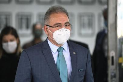 Doctor Marcelo Queiroga, appointed by Brazilian President Jair bolsonaro as Minister of Health talks to the press outside the ministry in Brasilia, on March 16, 2021. - Queiroga replaces the former Minister of Health Eduardo Pazuello at a time when the health system is on the verge of collapse due to the coronavirus pandemic that has already left nearly 280,000 dead. (Photo by EVARISTO SA / AFP)<!-- NICAID(14736427) -->