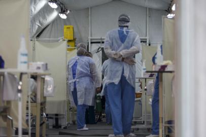 PORTO ALEGRE, RS, BRASIL - 19/03/2021 - Hospital de campanha montado em anexo ao Hospital da Restinga começa a receber pacientes com covid-19 em Porto Alegre. FOTO: Jefferson Botega/Agência RBSIndexador: Jefferson Botega<!-- NICAID(14739190) -->