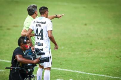 Zagueiro Ruan, do Grêmio, no jogo contra o Ceará, pelo Brasileirão<!-- NICAID(14614764) -->