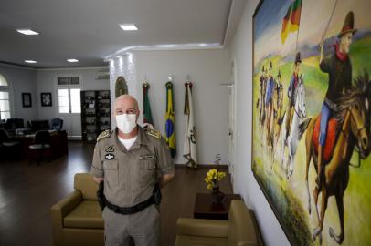 PORTO ALEGRE, RS, BRASIL, 31-03-2021: O coronel Rodrigo Mohr Piccon, comandante-geral da Brigada Militar, durante entrevista. Ele deixara o comando-geral da corporacao nesta semana para assumir uma vaga de desembargador do Tribunal de Justica Militar do Rio Grande do Sul. O coronel Vanius Cesar Santarosa, atual subcomandante, deve assumir a vaga de Mohr. (Foto: Mateus Bruxel / Agencia RBS)Indexador: Mateus Bruxel<!-- NICAID(14747209) -->