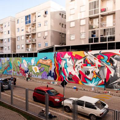 Painel de 800 metros grafitado em Bento como parte da programação da Battle in the Cypher<!-- NICAID(14749875) -->