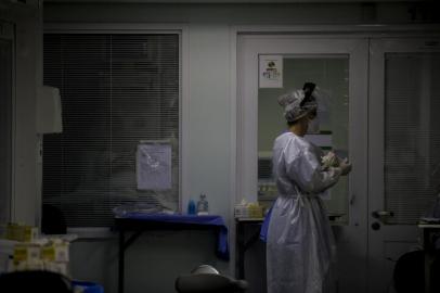 PORTO ALEGRE, RS, BRASIL - 2020.05.20 - A entrada de UTI do Conceição, com leitos ocupados por pacientes com covid-19 e também de casos suspeitos. (FOTO: ANDRÉ ÁVILA/ Agência RBS)Indexador: Andre Avila<!-- NICAID(14504268) -->