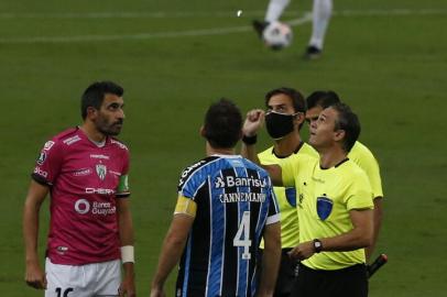 PORTO ALEGRE, RS, BRASIL - 14.04.2021 - O Grêmio recebe o Independiente del Valle em Porto Alegre, em duelo válido pelo jogo de volta da terceira fase da Libertadores. (Foto: Lauro Alves/Agencia RBS)<!-- NICAID(14757996) -->