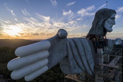 ***FOTOS EMBARGADAS ATÉ SEXTA(16/04), SÃO PARA A SUPEREDIÇÃO***ENCANTADO, RS, BRASIL, 14/04/2021 - O Cristo Protetor de Encantado, que será um dos maiores do mundo considerando apenas o tamanho da estátua (37 metros), entrou na fase final de construção. Foto: Jefferson Botega / Agencia RBS<!-- NICAID(14757434) -->