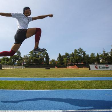 PORTO ALEGRE, RS, BRASIL - Imagem do treino de Almir Júnio, do Atletismo da Sogipa, em preparação para Olimpíadas de Tóquio. (Foto: Jefferson Botega/Agencia RBS)Indexador: Jefferson Botega<!-- NICAID(14759178) -->