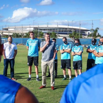 Treino Gremio RS - FUTEBOL/TREINO GREMIO  - ESPORTES - Marcos Herrmann  apresentado para o grupo de jogadores como novo Vice Presidente de Futebol para a temporada 2021. FOTO: LUCAS UEBEL/GREMIO FBPAEditoria: SPOIndexador: Lucas UebelSecao: futebolFonte: Gremio.netFotógrafo: Treino Gremio <!-- NICAID(14762783) -->