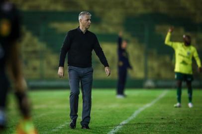 Gremio x YpirangaRS - FUTEBOL/GAUCHAO 2021/GREMIO X YPIRANGA - ESPORTES - Lance da partida entre Ypiranga e Gremio disputada na noite deste sabado, no estadio Colosso da Lagoa, em Erechim, valida pela  Campeonato Gaucho 2021. FOTO: LUCAS UEBEL/GREMIO FBPAEditoria: SPOLocal: ErechimIndexador: Lucas UebelSecao: futebolFonte: Gremio.netFotógrafo: Gremio x Ypiranga<!-- NICAID(14765944) -->