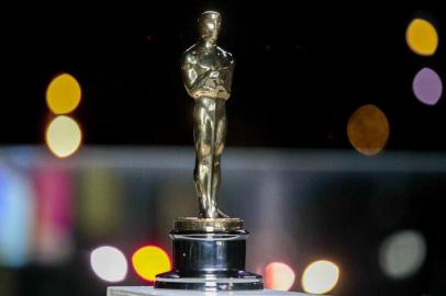 PARIS, FRANCE – APRIL 26: An Oscar statue is seen during a screening of the Oscars on April 26, 2021 in Paris, France.   Lewis Joly-Pool/Getty Images/AFP (Photo by POOL / GETTY IMAGES NORTH AMERICA / Getty Images via AFP)<!-- NICAID(14766525) -->