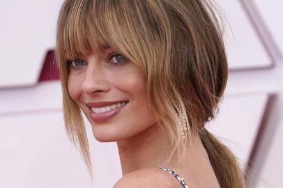 Australian actress Margot Robbie arrives at the Oscars on April 25, 2021, at Union Station in Los Angeles. (Photo by Chris Pizzello / POOL / AFP)<!-- NICAID(14767085) -->