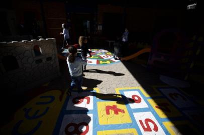 PORTO ALEGRE, RS, BRASIL,  29/04/2021-Escola Municipal Infantil Jardim Salomoni, do bairro Vila Nova, com presença de alunos.Foto: Jefferson Botega / Agencia RBS<!-- NICAID(14769600) -->