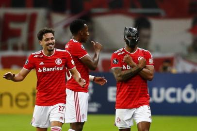 PORTO ALEGRE, RS, BRASIL - 27.04.2021 - O Inter recebe o Deportivo Táchira-VEN no Beira-Rio pela segunda rodada da fase de grupos da Libertadores. Patrick, Maurício , Moises (Foto: Félix Zucco/Agencia RBS)<!-- NICAID(14768281) -->