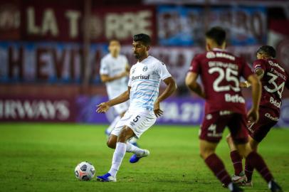 Gremio x LanusRS - FUTEBOL/CONMEBOL SULAMERICANA 2021 /GREMIO X LANUS - ESPORTES - Lance da partida entre Gremio e Lanus disputada na noite desta quinta-feira, no estÃ¡dio La Fortaleza, em Lanus, valida pela Sulamericana 2021. FOTO: LUCAS UEBEL/GREMIO FBPAEditoria: SPOLocal: LanusIndexador: Lucas UebelSecao: futebolFonte: Gremio.netFotógrafo: Gremio x Lanus<!-- NICAID(14770425) -->