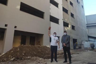 Vereador Rafael Bueno visita obras de ampliação do Hospital Geral<!-- NICAID(14771245) -->