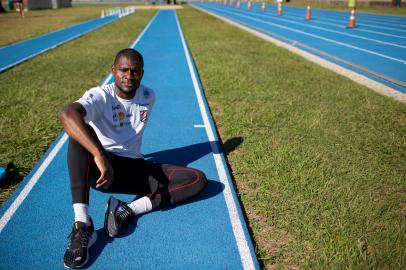 PORTO ALEGRE, RS, BRASIL - O atleta da Sogipa Samory Uiki conquistou a vaga olímpica no salto em distância.Indexador: Jefferson Botega<!-- NICAID(14770671) -->