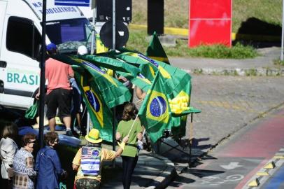 PORTO ALEGRE,RS,BRASIL.2021,05,01.Carreata a favor de Bolsonaro,pelas ruas de Porto Alegre.(RONALDO BERNARDI/AGENCIA RBS).<!-- NICAID(14771737) -->