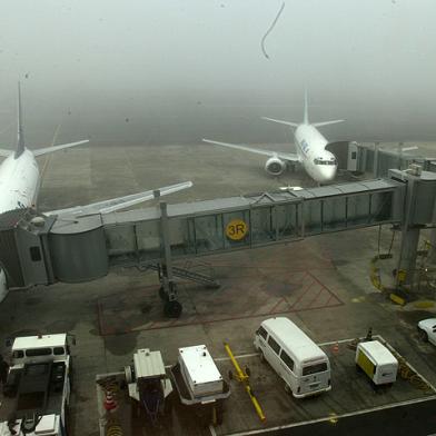 Aeroporto aguarda instalação do sistema ILS nível 2 para operar por instrumentos em dia de neblina cerrada 